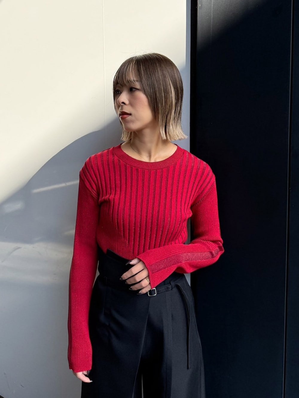 「UNITED TOKYOのHAKAMAツイルハイウエストパンツ（その他パンツ、ブラック系）」を使った、UNITED TOKYO STAFFさん（レディース・165cm）の秋コーディネートの4枚目の写真