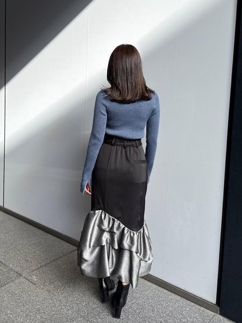 「UNITED TOKYOのフックデザインカーデトップス（ニット/セーター、ブルー系）」を使った、UNITED TOKYO STAFFさん（レディース・158cm）の秋コーディネートの3枚目の写真
