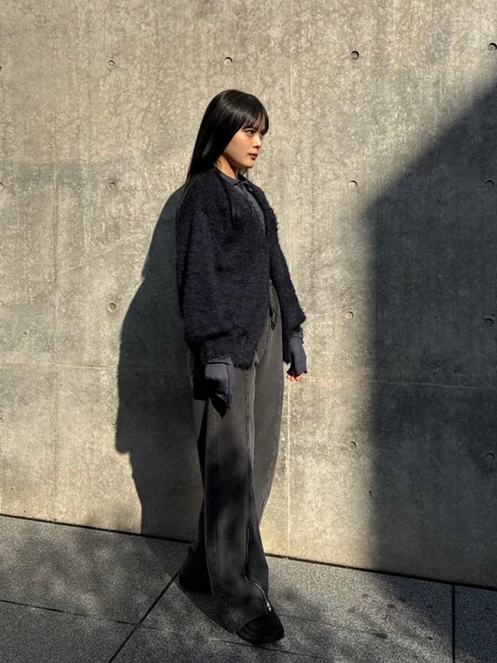 「UNITED TOKYOのシャギーモヘアカーディガン（カーディガン/ボレロ、ブラック系）」を使った、UNITED TOKYO STAFFさん（レディース・157cm）の秋コーディネートの3枚目の写真
