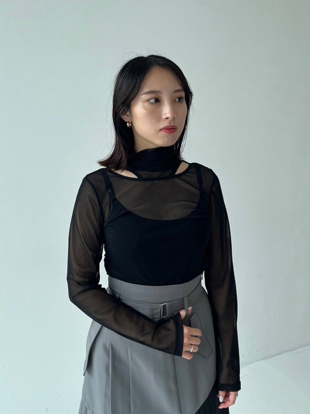 「プリーツスカート、ボディスーツ、シアートップス、ロングスカート」｜「UNITED TOKYOのランダムヘムプリーツスカート-ウォッシャブル-（スカート、グリーン系）」を使った、UNITED TOKYO STAFFさん（レディース・161cm）の秋コーディネートの3枚目の写真