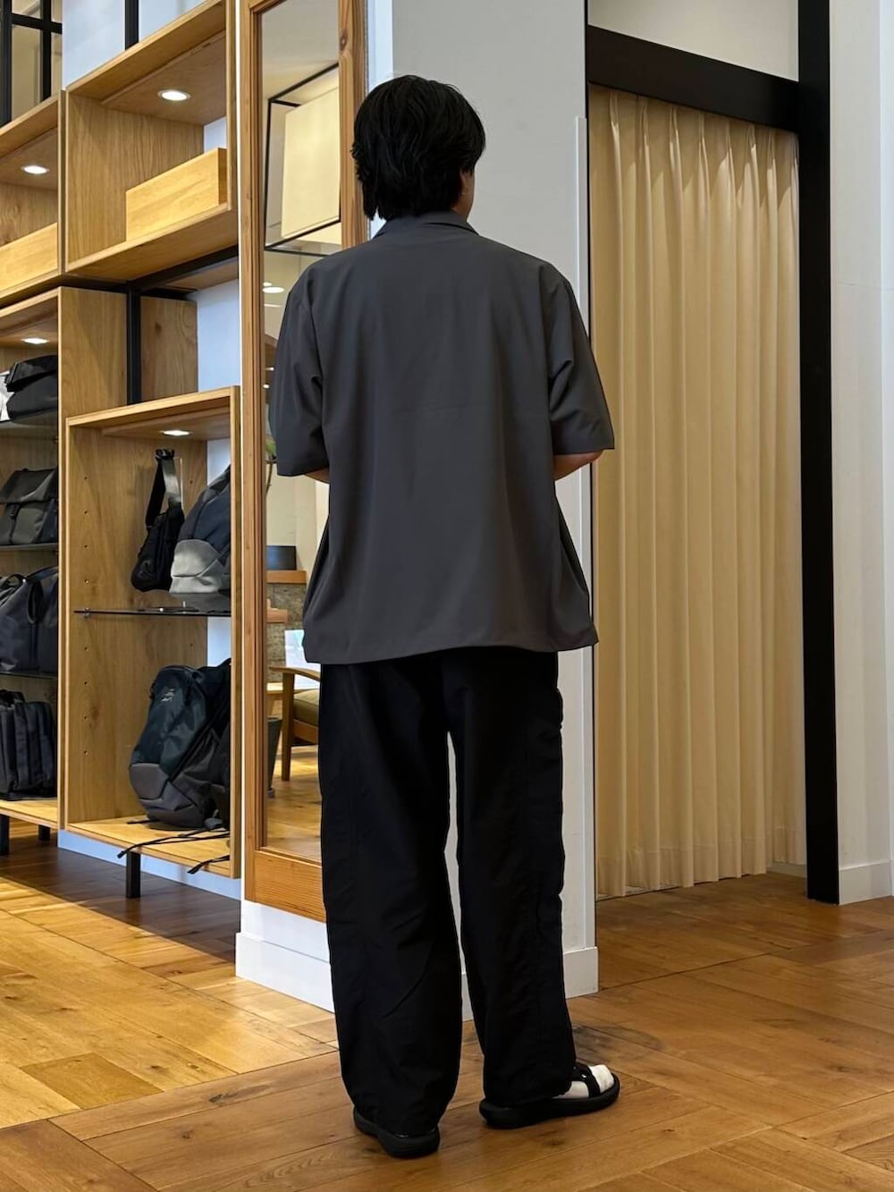 「シンプル、大人カジュアル、カジュアル、モノトーン、urbanresearchdoors、スポーツミックス、カジュアルコーデ、シンプルコーデ、ootd、newarrival、休日スタイル、フェスコーデ、URTECH、サンダルコーデ、旅行コーデ」｜「FORK&SPOONのFORK&SPOON　The Blues Brothers T-shirts（Tシャツ/カットソー、グレー系）」を使った、キムラさん（メンズ・177cm）の春コーディネートの3枚目の写真