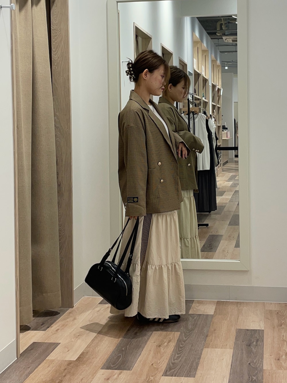 「CPCM、秋服準備はじめました、秋服、ジャケット、ティアードスカート、ロングスカート、シアートップス」｜「CPCMのスラブシアーロンT（Tシャツ/カットソー、ホワイト系）」を使った、みおさん（骨格ストレート・レディース・155cm）の秋コーディネートの2枚目の写真