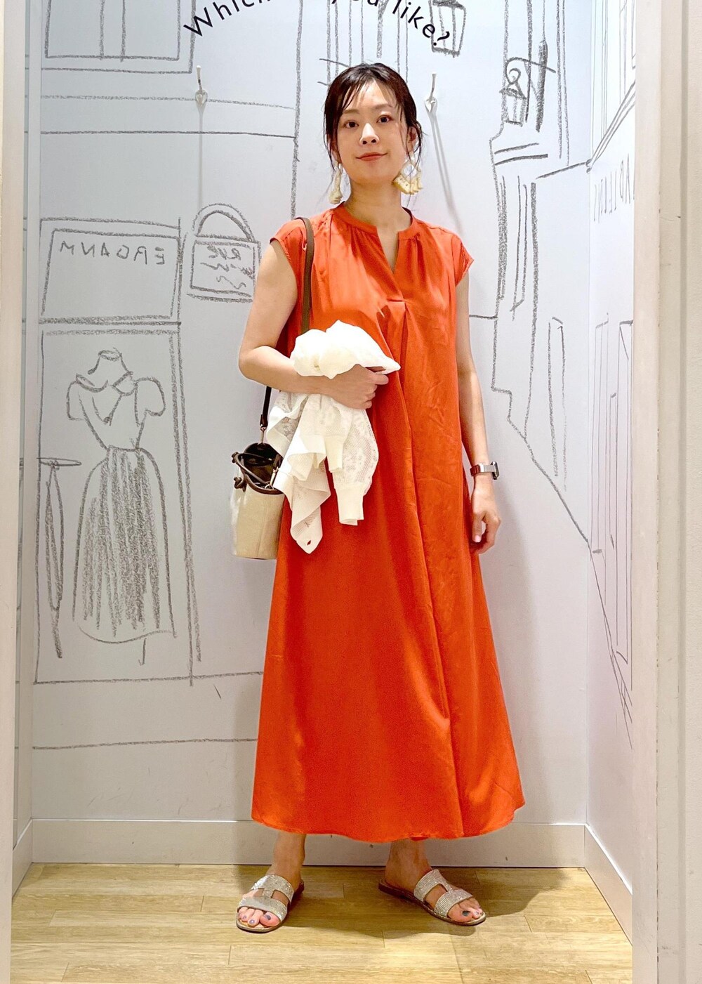 「初夏コーデ、夏コーデ、ヘルシーコーデ、ROPÉ PICNIC、ナチュラル、イエベ秋、敏感、高身長、トップス、カーディガン、ワンピース、バッグ、トートバッグ、GDE15120、GDK45010」｜「ROPE' PICNICのリラックススキッパーロングワンピース（ワンピース、オレンジ系）」を使った、タケさん（レディース・168cm）の夏コーディネートの7枚目の写真