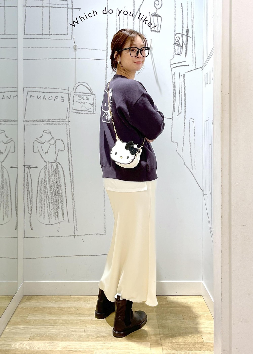 ホワイト系のTシャツ/カットソー、ホワイト系のスカート、グレー系のニット/セーターを着用したレディースの冬コーディネートの3枚目の写真