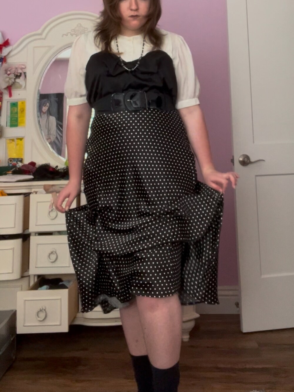 ブラック系のスカートを着用したメンズの冬コーディネートの2枚目の写真