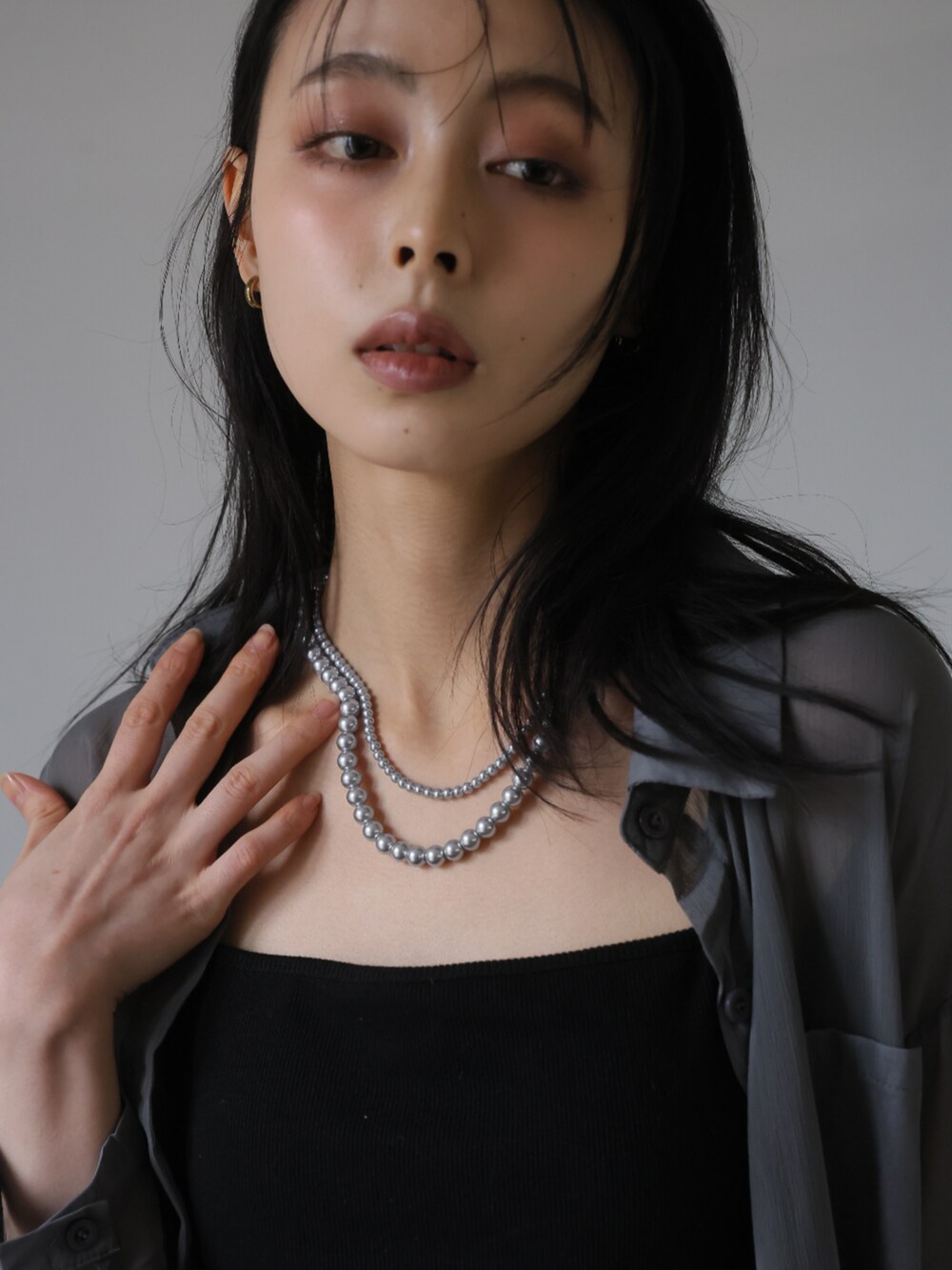 「パールネックレス、パール、パールアクセ、大人カジュアル、大人コーデ、大人女子、キレイめ、きれいめコーディネート、キレイめカジュアル、大人ファッション」｜「Ulyssesの２連パールネックレス（ネックレス、シルバー系）」を使った、Ulyssesさん（レディース・158cm）の春コーディネートの3枚目の写真