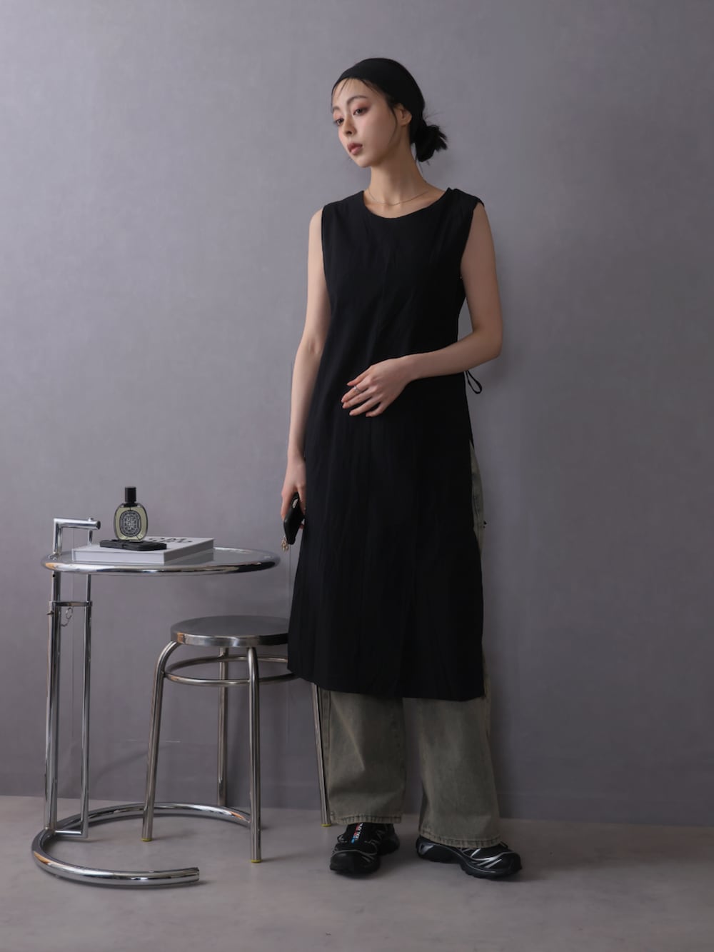「大人ファッション、オトナカジュアル、大人カジュアルコーデ、ゆるコーデ、高身長女子、ラフ、ラフコーデ、ナチュラル、ナチュラルスタイル」｜「Ulyssesのサイドスリットレースアップワンピース（ワンピース、ホワイト系）」を使った、Ulyssesさん（レディース・158cm）の春コーディネートの4枚目の写真