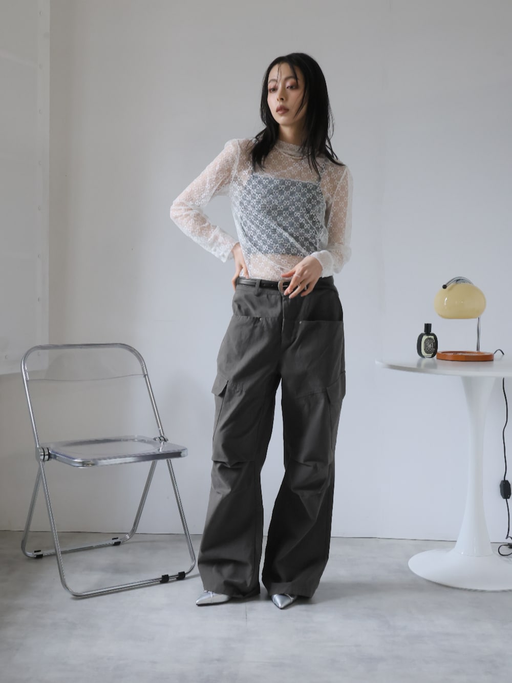 「春服コーデ、大人カジュアルコーデ、ゆるコーデ、カーゴパンツ、春コーデ、春夏コーデ、大人カジュアル、ストリート、ストリートカジュアル」｜「Ulyssesのカーゴワイドパンツ（カーゴパンツ、ベージュ系）」を使った、Ulyssesさん（レディース・158cm）の春コーディネートの7枚目の写真