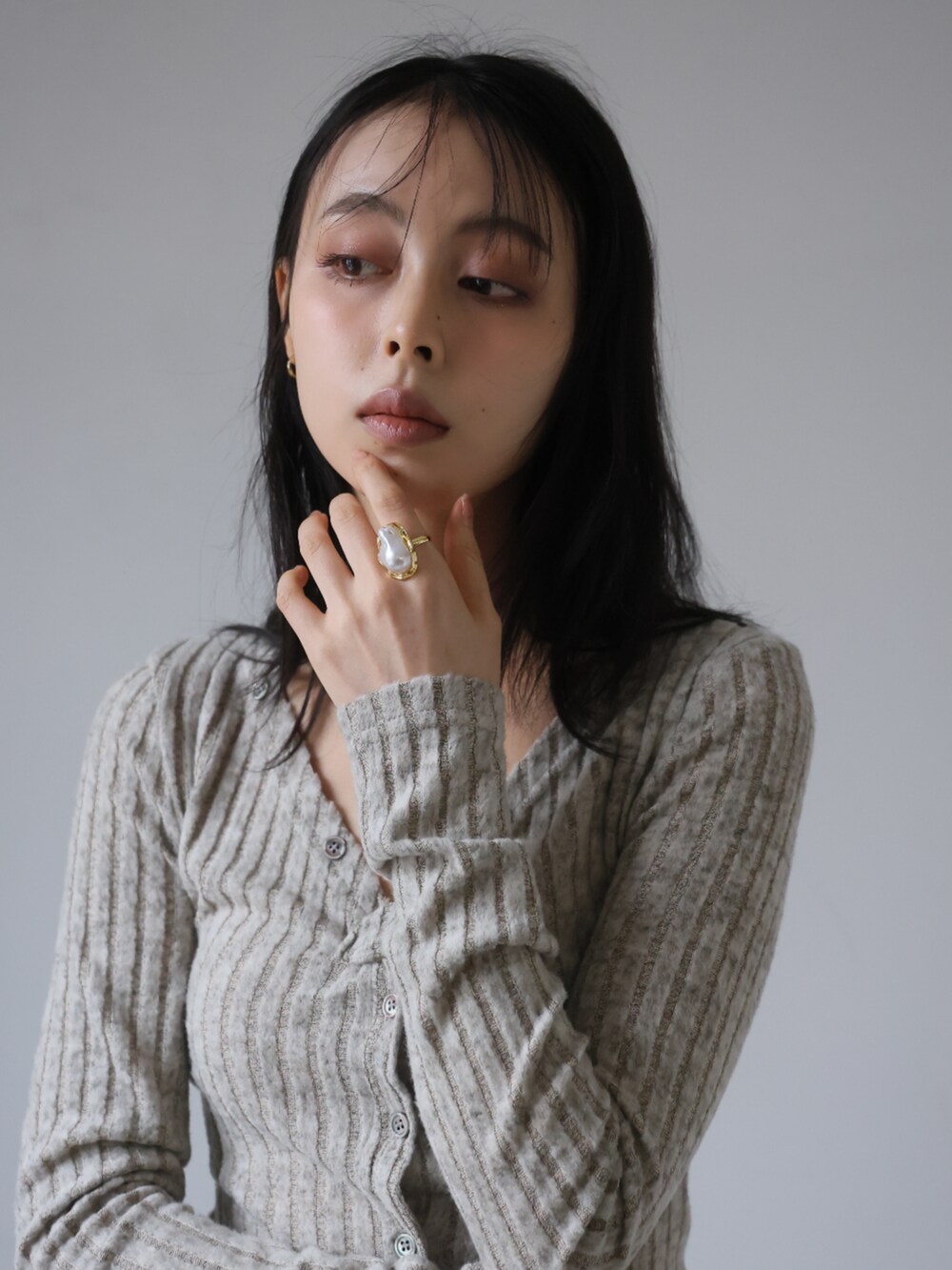 「リング、大人カジュアル、大人コーデ、パール、パールアクセ」｜「Ulyssesのアイテム（ファッション雑貨、シルバー系）」を使った、Ulyssesさん（レディース・158cm）の春コーディネートの7枚目の写真