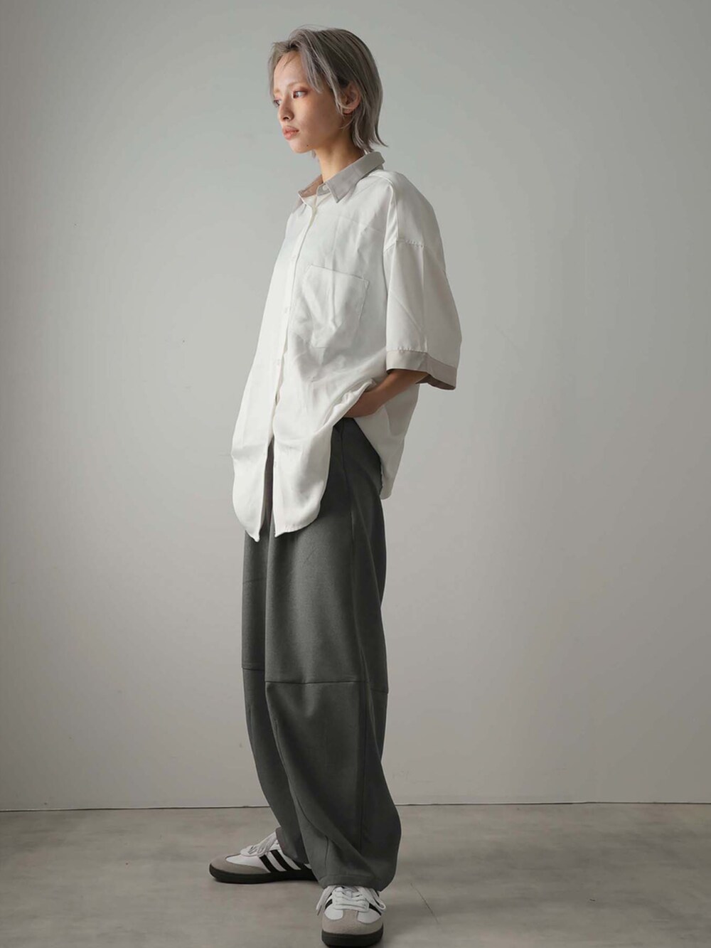 「シンプルコーデ、ワイドパンツ、タックパンツ、上品、きれいめカジュアル」｜「Ulyssesのワンタック切替バルーンパンツ（その他パンツ、ベージュ系）」を使った、Ulyssesさん（レディース・158cm）の春コーディネートの6枚目の写真