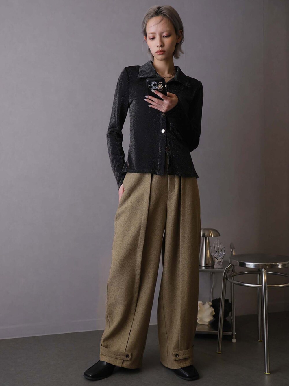 「シンプルコーデ、ワイドパンツ、タックパンツ」｜「Ulyssesのピンタックワイドパンツ（その他パンツ、ベージュ系）」を使った、Ulyssesさん（レディース・158cm）の春コーディネートの3枚目の写真