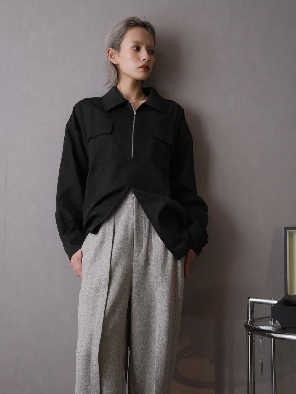 「シンプルコーデ、シャツスタイル、ハーフジップ、スリット、モード」｜「Ulyssesのスリットデザインシャツ（シャツ/ブラウス、ホワイト系）」を使った、Ulyssesさん（レディース・158cm）の春コーディネートの9枚目の写真