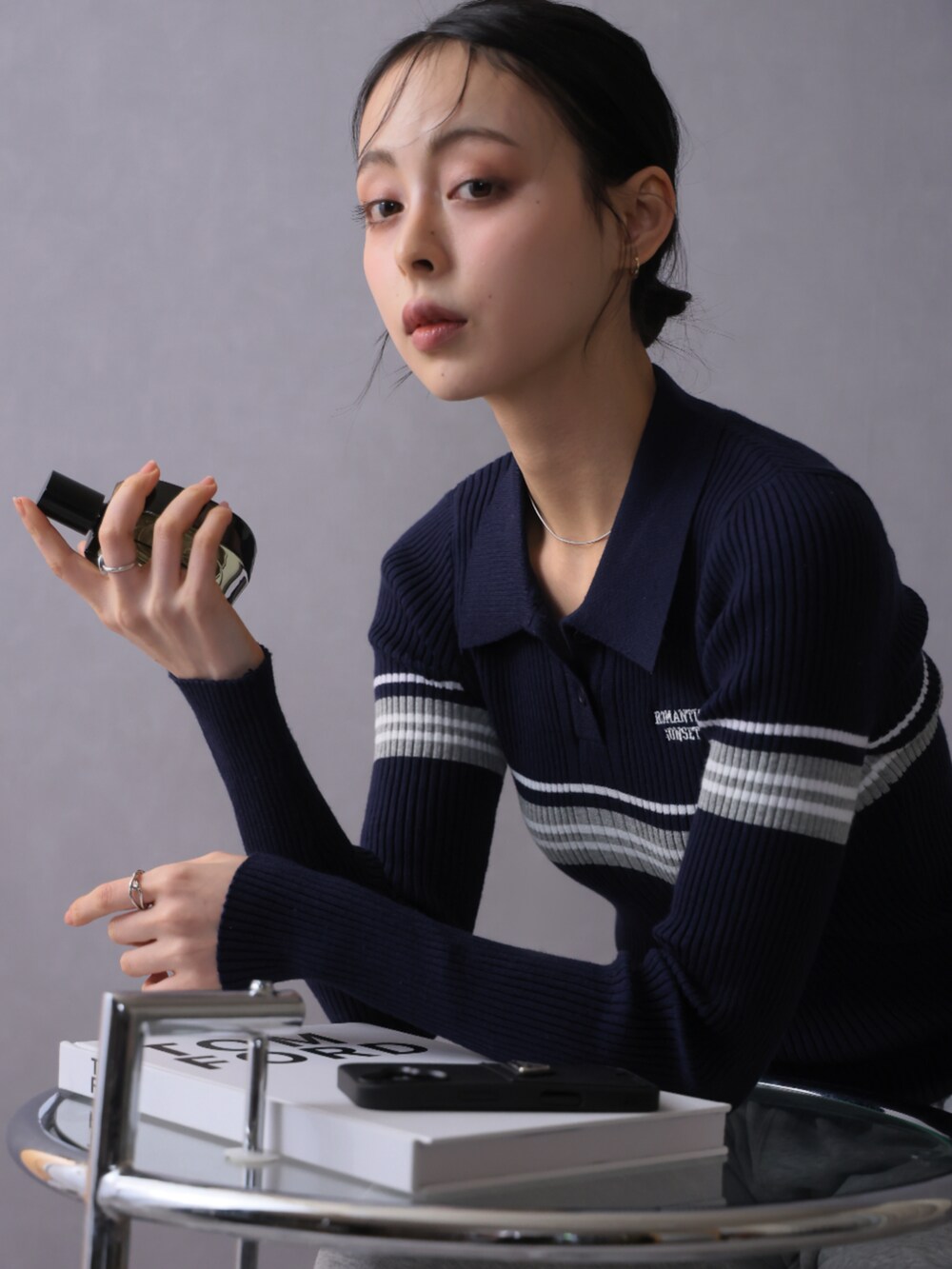 「大人ファッション、オトナカジュアル、大人カジュアルコーデ、トップス、ニットトップス、ポロニット、夏コーデ、夏コーデ、春コーデ、春、春夏コーデ、スポーティ」｜「Ulyssesの襟付きリブニットトップス（ニット/セーター、ブルー系）」を使った、Ulyssesさん（レディース・158cm）の春コーディネートの3枚目の写真