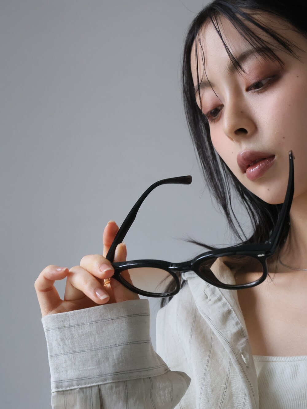 「サングラス、サングラススタイル、大人カジュアル、大人コーデ、大人女子」｜「Ulyssesのボストンサングラス（サングラス、ブラウン系）」を使った、Ulyssesさん（レディース・158cm）の春コーディネートの4枚目の写真