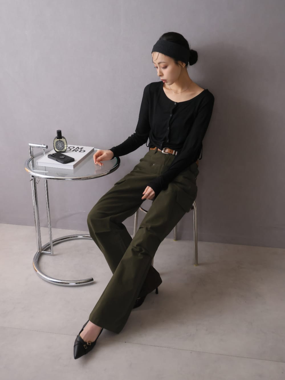 「春服コーデ、大人カジュアルコーデ、ゆるコーデ、カーゴパンツ、春コーデ、春夏コーデ、大人カジュアル、ストリート、ストリートカジュアル」｜「Ulyssesのカーゴワイドパンツ（カーゴパンツ、ベージュ系）」を使った、Ulyssesさん（レディース・158cm）の春コーディネートの9枚目の写真