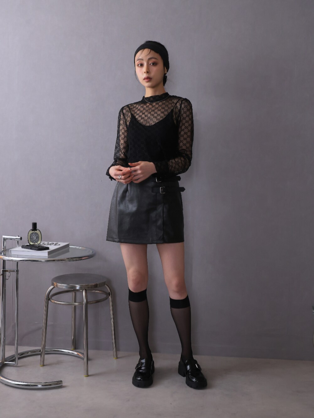 「シンプルコーデ、シアートップス、大人カジュアル、大人可愛い」｜「Ulyssesのプチハイネックシアーブラウス（Tシャツ/カットソー、ホワイト系）」を使った、Ulyssesさん（レディース・158cm）の春コーディネートの6枚目の写真