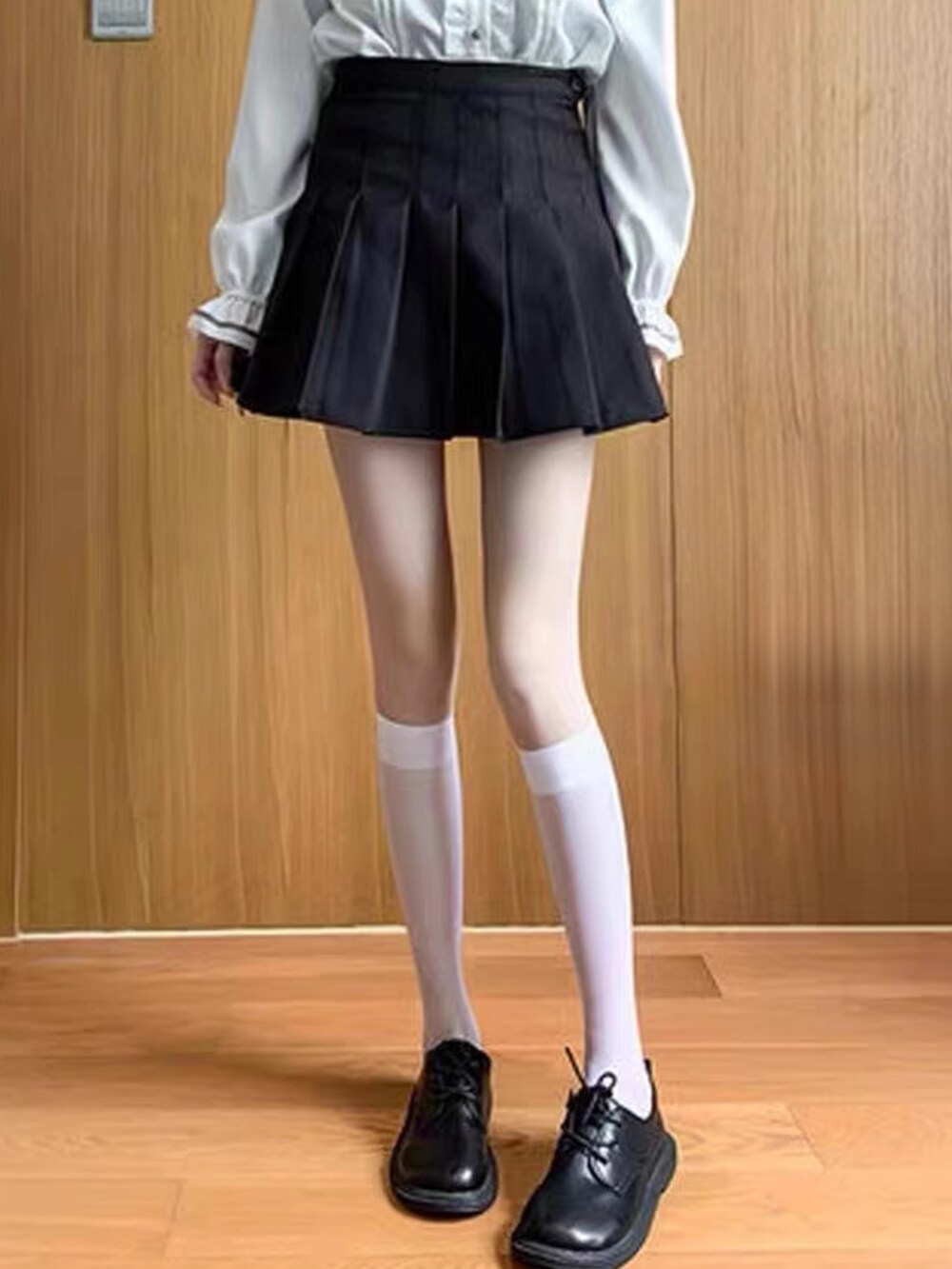 「ハイソックス、春コーデ、春夏コーデ、大人カジュアル、大人コーデ、大人女子、大人ファッション、大人トレンドカジュアル、大人かわいい」｜「Ulyssesのアイテム（ソックス/靴下、ブラック系）」を使った、Ulyssesさん（レディース・158cm）の春コーディネートの8枚目の写真