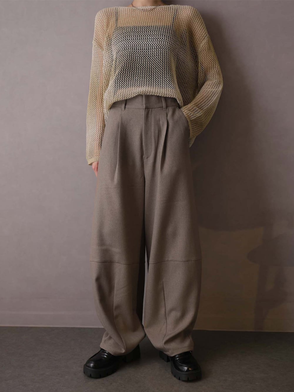 「シンプルコーデ、ワイドパンツ、タックパンツ、上品、きれいめカジュアル」｜「Ulyssesのワンタック切替バルーンパンツ（その他パンツ、ベージュ系）」を使った、Ulyssesさん（レディース・158cm）の春コーディネートの3枚目の写真