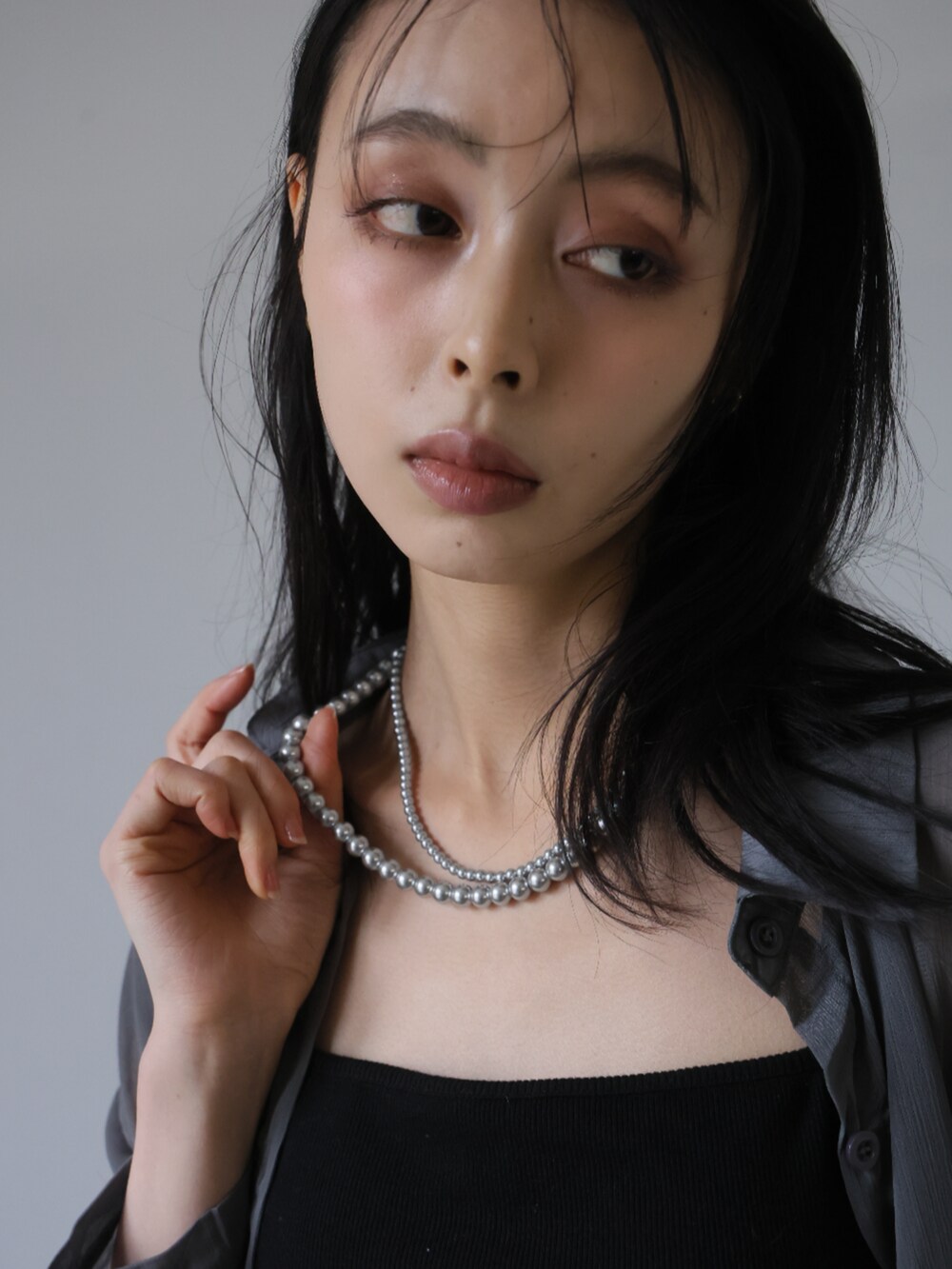「パールネックレス、パール、パールアクセ、大人カジュアル、大人コーデ、大人女子、キレイめ、きれいめコーディネート、キレイめカジュアル、大人ファッション」｜「Ulyssesの２連パールネックレス（ネックレス、シルバー系）」を使った、Ulyssesさん（レディース・158cm）の春コーディネートの2枚目の写真