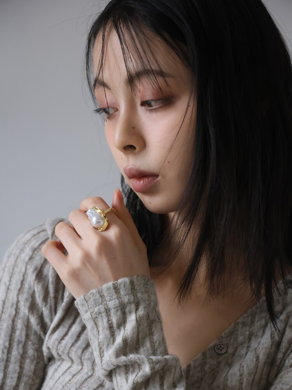 「リング、大人カジュアル、大人コーデ、パール、パールアクセ」｜「Ulyssesのアイテム（ファッション雑貨、シルバー系）」を使った、Ulyssesさん（レディース・158cm）の春コーディネートの6枚目の写真
