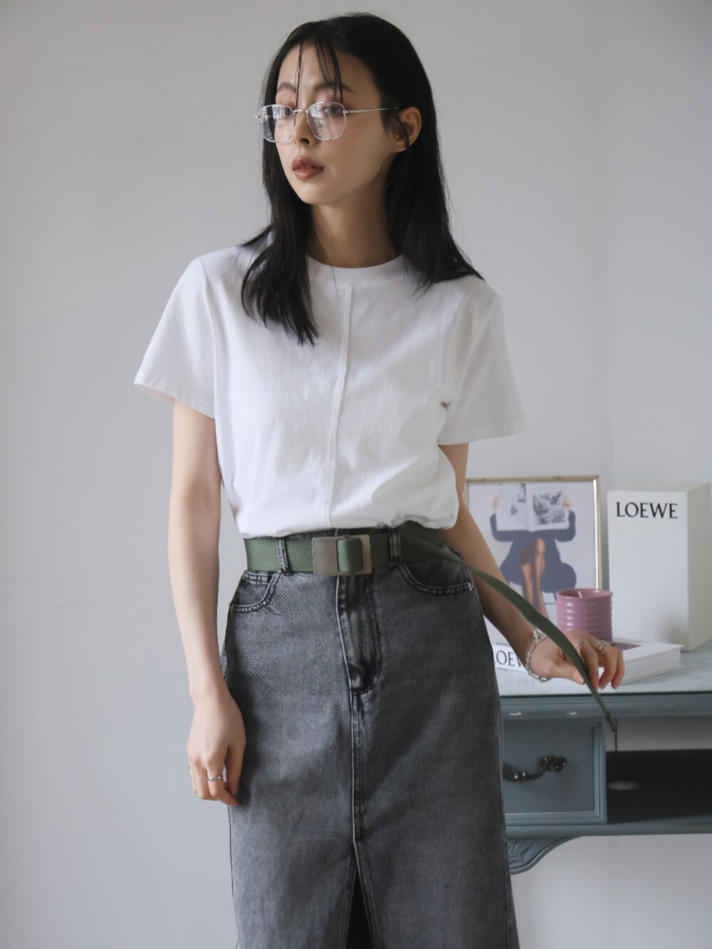 「Tシャツ、Tシャツコーデ、春服コーデ、大人カジュアル、カジュアル、カジュアルコーデ、ストリート、春コーデ、春、春夏コーデ、夏コーデ」｜「UlyssesのセンターシームデザインTシャツ（Tシャツ/カットソー、ホワイト系）」を使った、Ulyssesさん（レディース・158cm）の春コーディネートの2枚目の写真
