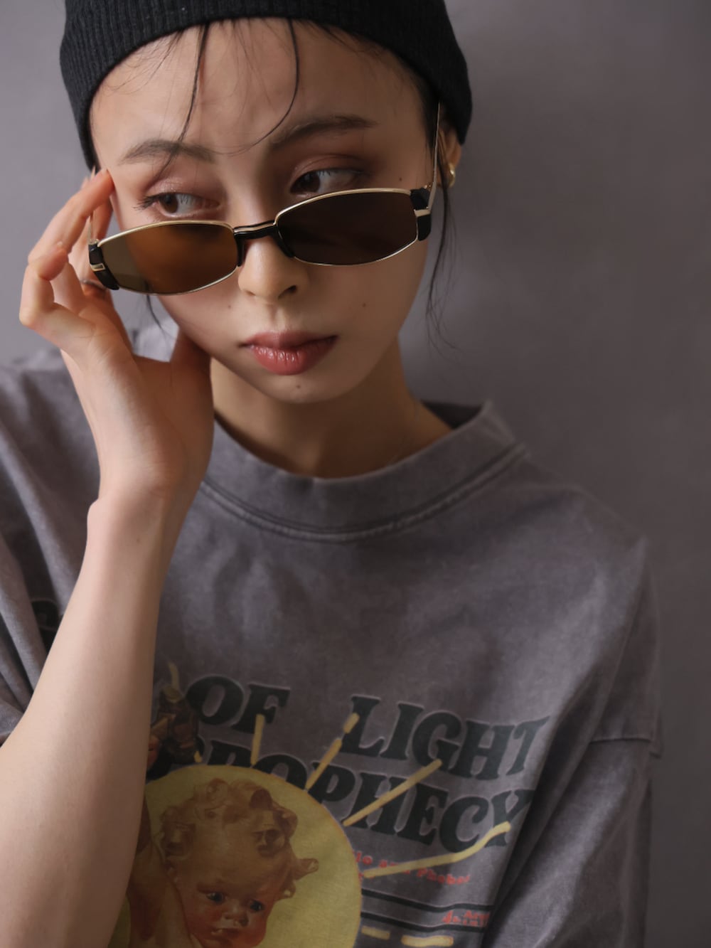 「カジュアルスタイル、オトナカジュアル、春夏コーデ、オトナ女子、おでかけコーデ、春コーデ、夏コーデ、夏、サングラス、サングラススタイル」｜「Ulyssesのメタルフレームサングラス（サングラス、ブラック系）」を使った、Ulyssesさん（レディース・158cm）の春コーディネートの4枚目の写真