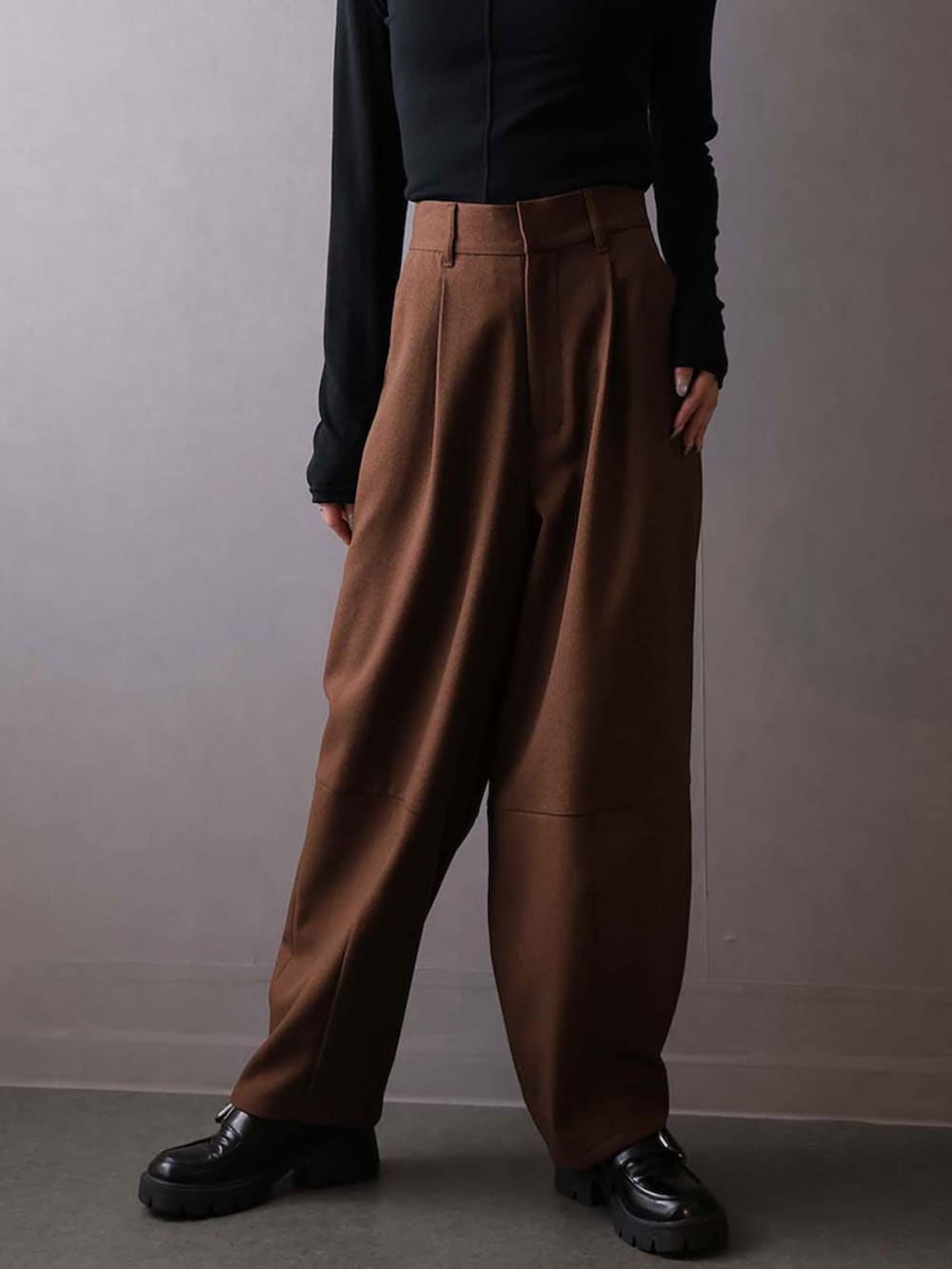「シンプルコーデ、ワイドパンツ、タックパンツ、上品、きれいめカジュアル」｜「Ulyssesのワンタック切替バルーンパンツ（その他パンツ、ベージュ系）」を使った、Ulyssesさん（レディース・158cm）の春コーディネートの8枚目の写真