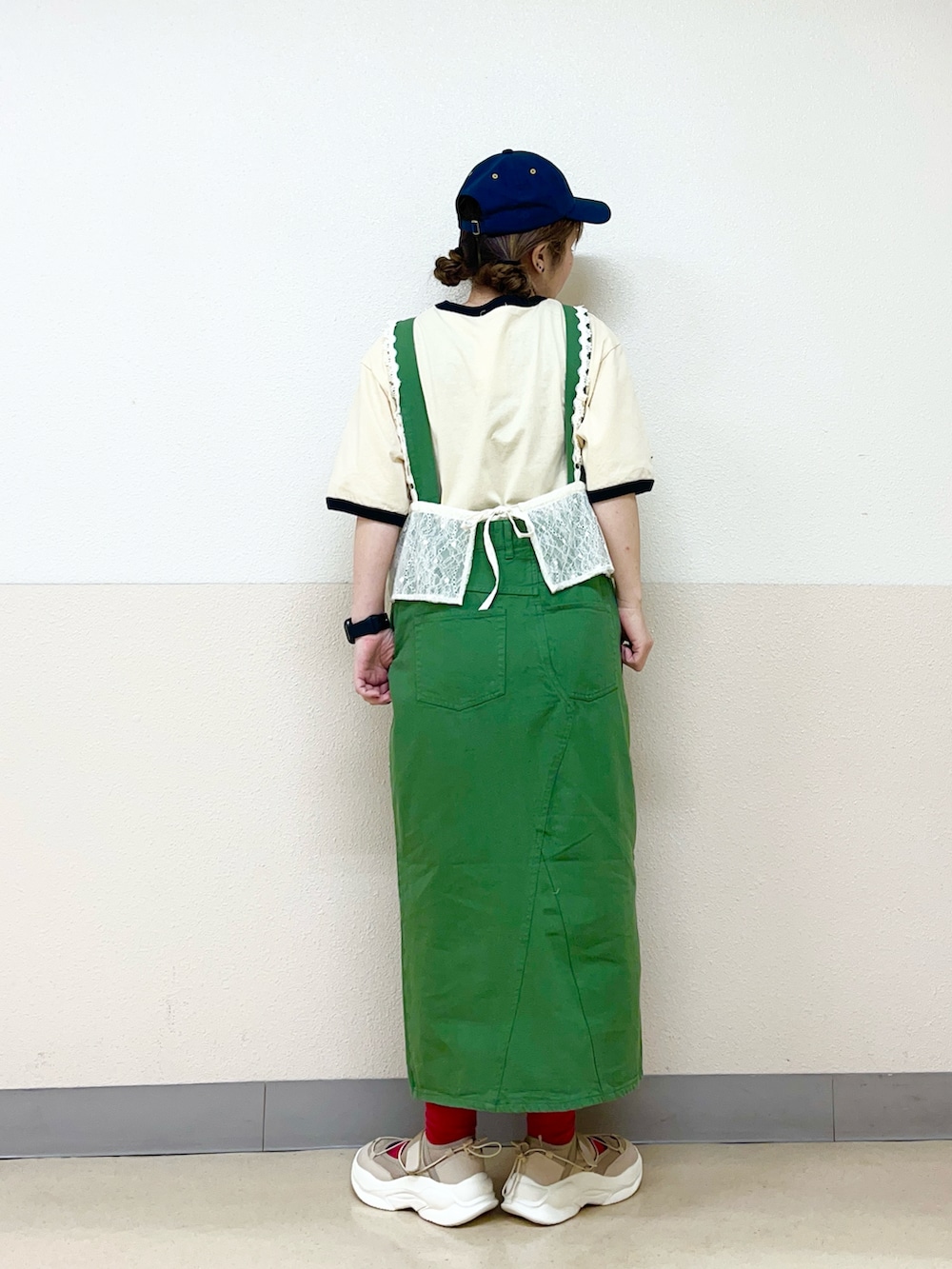 「キャップ女子、帽子かぶろう会、ジャンバースカート、アシンメトリー、スニーカーコーデ、レースビスチェ、イオンモール浜松志都呂、サマンサ モスモス(Samansa Mos2)、SM2、エスエムツー、Tシャツ、低身長コーデ、低身長女子」｜「Samansa Mos2の【消臭効果】お花刺繍キャップ（ハット、ブルー系）」を使った、も  な  こさん（レディース・152cm）の夏コーディネートの3枚目の写真
