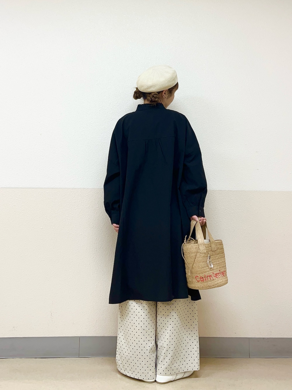 「シャツチュニック、ブラックコーデ、ドット柄、パンツスタイル、ドット柄パンツ、ベレー帽推奨委員会、帽子かぶろう会、やっぱり帽子が好き、サマンサ モスモス(Samansa Mos2)、イオンモール浜松志都呂、低身長コーデ、低身長女子」｜「Samansa Mos2の【消臭効果】リネン混ベレー帽（ハット、ホワイト系）」を使った、も  な  こさん（レディース・152cm）の春コーディネートの3枚目の写真