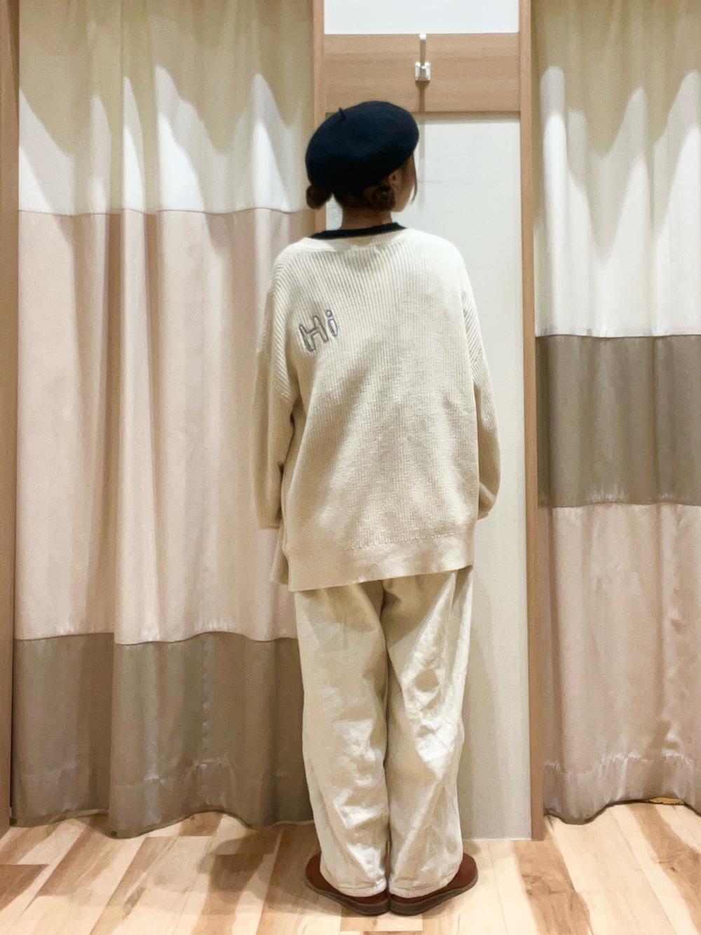 「シアートップス、オトナカジュアル、春服、オトナ女子、パンツコーデ、パンツスタイル、イオンモール浜松志都呂、サマンサ モスモス(Samansa Mos2)、SM2、ベレー帽推奨委員会、帽子かぶろう会、ビスチェコーデ、カーブデニム」｜「rpsのベレー帽（ハンチング/ベレー帽、ブラック系）」を使った、も  な  こさん（レディース・152cm）の春コーディネートの3枚目の写真