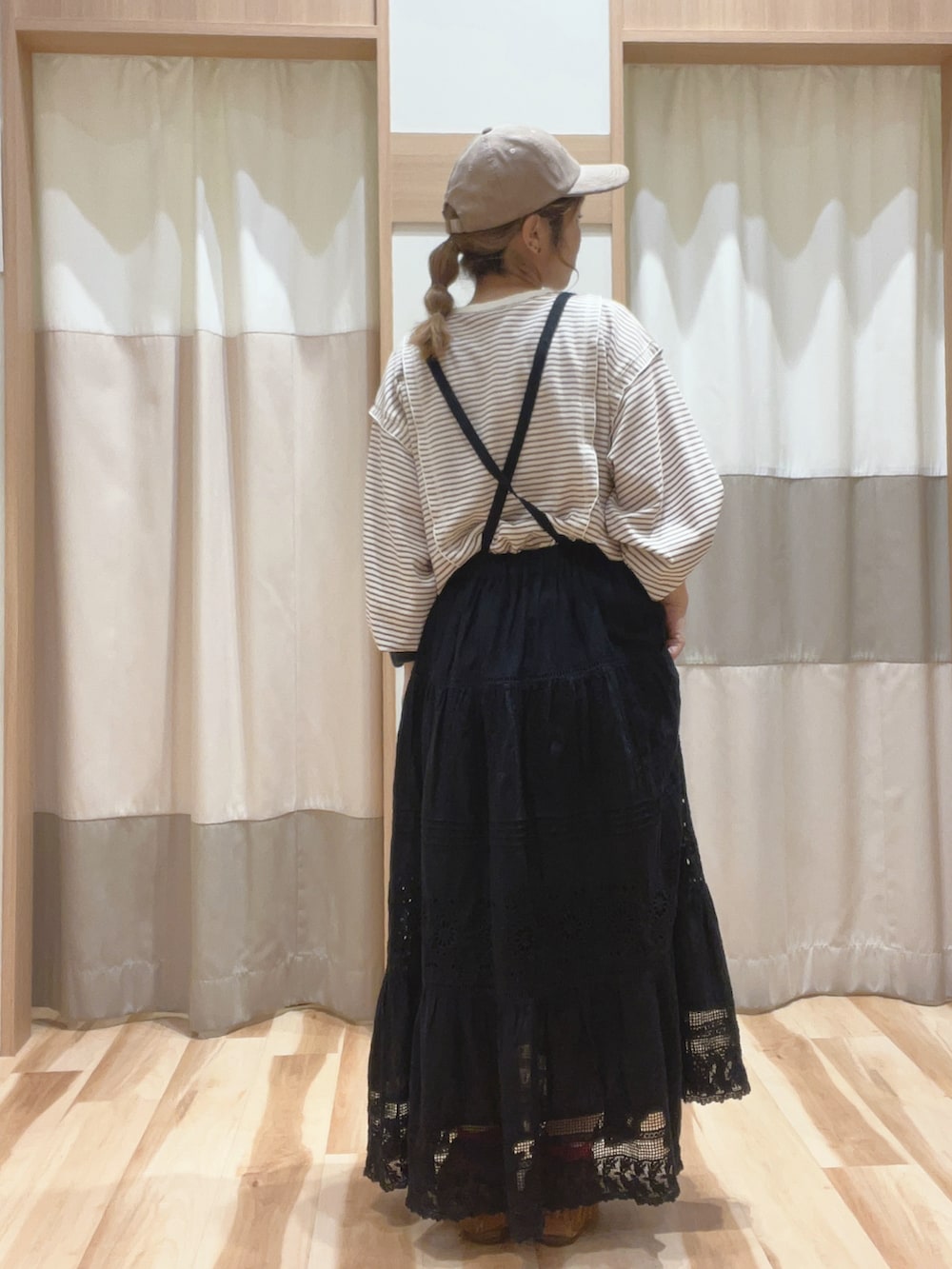 「おでかけコーデ、スカートスタイル、低身長コーデ、秋服、レース、デート、レディースファッション、マキシスカート、黒、ボーダー、サマンサモスモス、イオンモール浜松志都呂」｜「Samansa Mos2のアイテム（Tシャツ/カットソー、ブラウン系）」を使った、も  な  こさん（レディース・152cm）の秋コーディネートの3枚目の写真