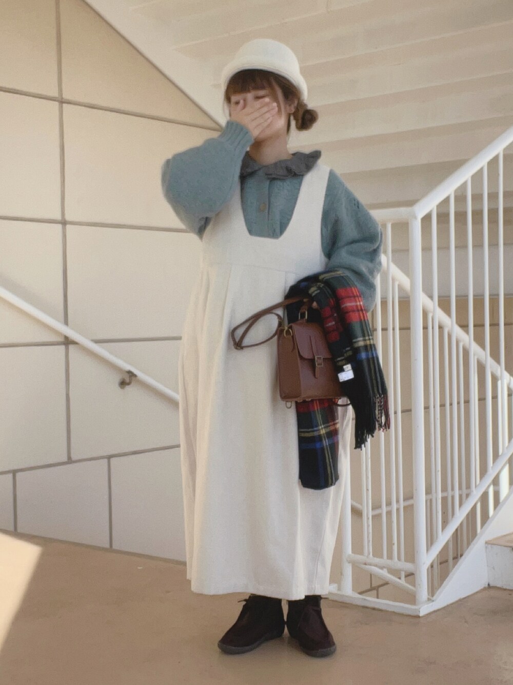 「ホワイトコーデ、冬のコーデ、クリスマスに着たい服、ニットコーデ、低身長コーデ、イオンモール浜松志都呂、サマンサ モスモス(Samansa Mos2)、ワンピース、帽子かぶろう会、ガーリー、ワンピースコーデ、moaza、バナナジュース」|「Samansa Mos2の【消臭効果】フェルトロールワッチ(ハット、ホワイト系)」を使った、も な こさん(レディース・152cm)の冬コーディネートの2枚目の写真