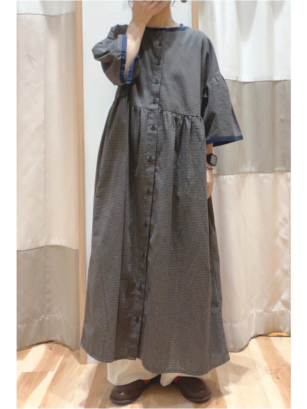 「秋服準備はじめました、お出かけコーデ、秋、楽チンコーデ、オトナ女子、SM2、ワンピース、重ね着、低身長コーデ、サマンサ モスモス(Samansa Mos2)、イオンモール浜松志都呂、ベレー帽推奨委員会」｜「Samansa Mos2の◎配色パイピング前後2WAYワンピース（ワンピース、ベージュ系）」を使った、も  な  こさん（レディース・152cm）の夏コーディネートの2枚目の写真