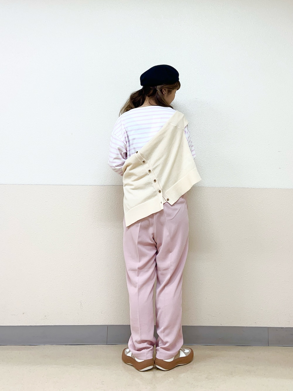 「カーディガンコーデ、カーディガン肩かけ、いちごみるく、ピンクパンツ、サマンサモスモスブルー、イオンモール浜松志都呂、低身長コーデ、低身長女子、パンツスタイル、カジュアルスタイル、夏服、おでかけコーデ、カラーコーデ、シンプルスタイル、ボーダートップス」｜「Samansa Mos2の【消臭効果】リネン混ベレー帽（ハット、ブラック系）」を使った、も  な  こさん（レディース・152cm）の夏コーディネートの3枚目の写真