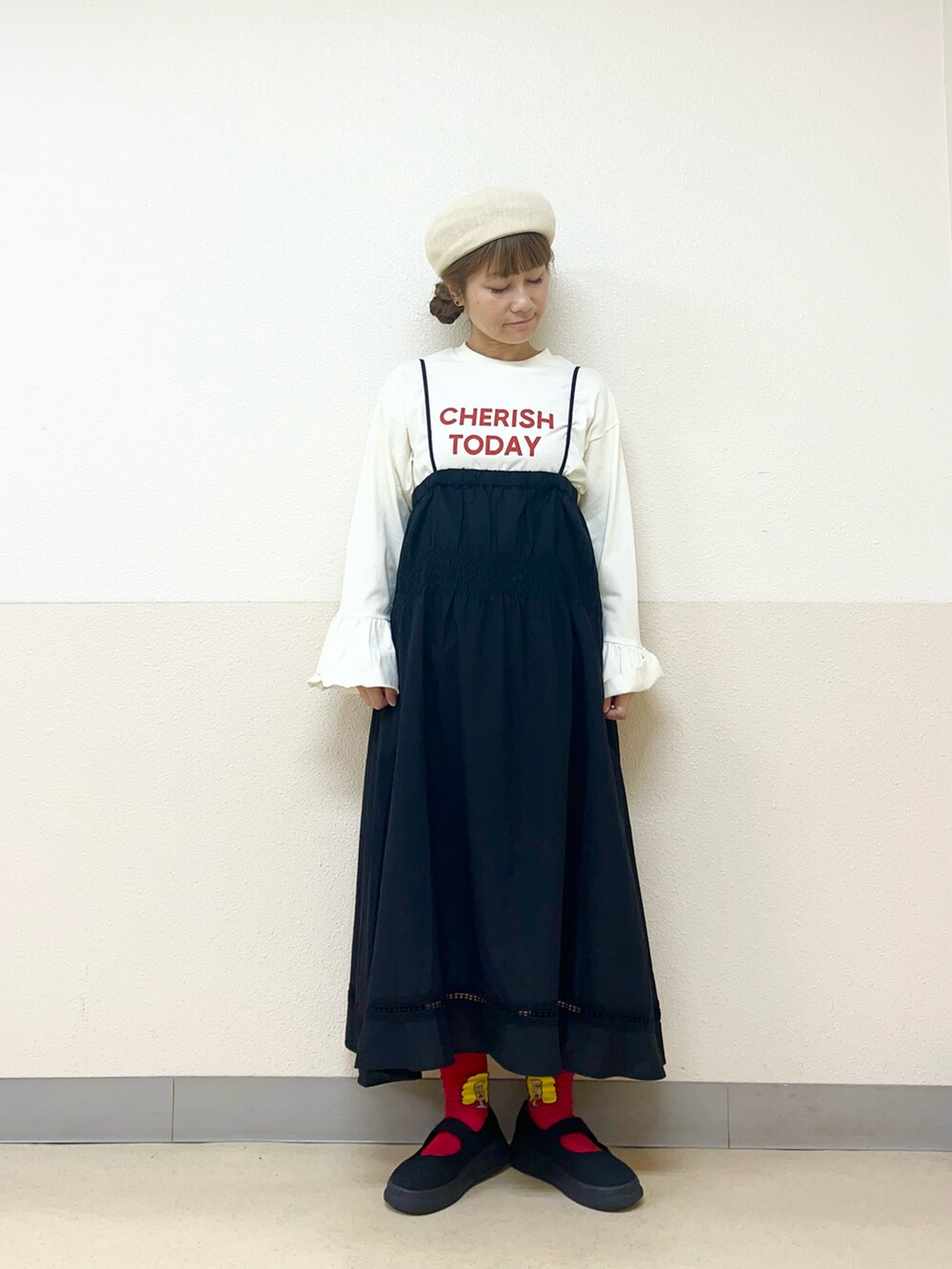 「やっぱり帽子が好き、ベレー帽推奨委員会、帽子かぶろう会、ワンピースコーデ、スカートコーデ、ロングスカート、ワンストラップシューズ、イオンモール浜松志都呂、サマンサ モスモス(Samansa Mos2)、低身長女子、低身長コーデ、モノトーン、夏服コーデ、レディースファッション」｜「Samansa Mos2の【消臭効果】リネン混ベレー帽（ハット、ホワイト系）」を使った、も  な  こさん（レディース・152cm）の春コーディネートの2枚目の写真