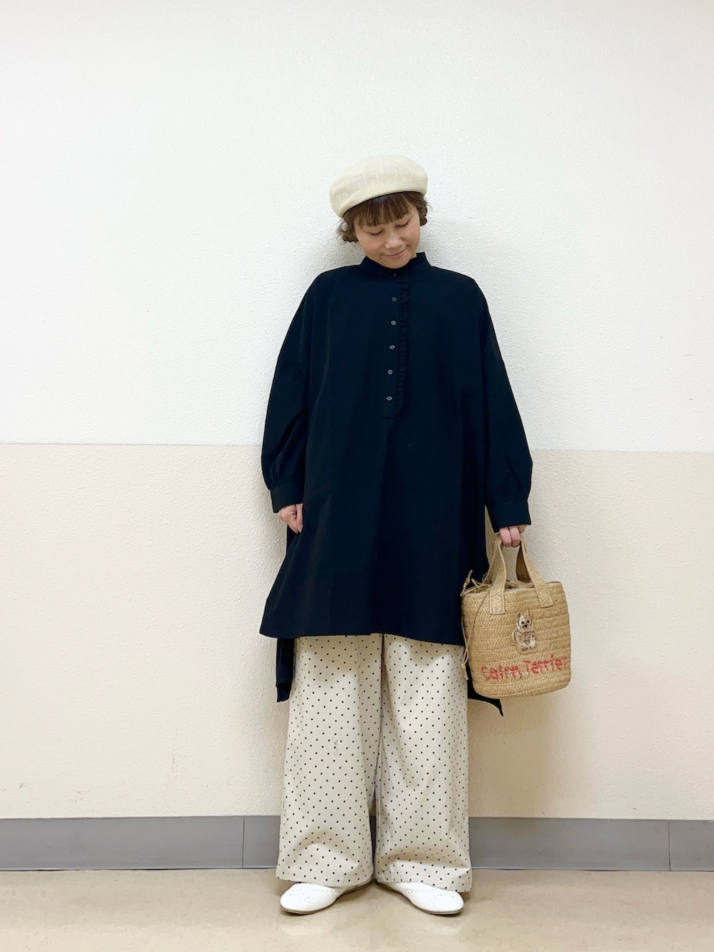 「シャツチュニック、ブラックコーデ、ドット柄、パンツスタイル、ドット柄パンツ、ベレー帽推奨委員会、帽子かぶろう会、やっぱり帽子が好き、サマンサ モスモス(Samansa Mos2)、イオンモール浜松志都呂、低身長コーデ、低身長女子」｜「Samansa Mos2の【消臭効果】リネン混ベレー帽（ハット、ホワイト系）」を使った、も  な  こさん（レディース・152cm）の春コーディネートの2枚目の写真