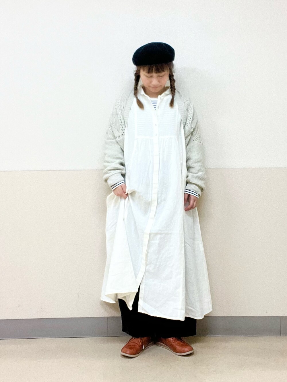 「シャツワンピース、セットアップ、ベレー帽推奨委員会、帽子かぶろう会、クロスリネン、おさげ女子、サマンサ モスモス(Samansa Mos2)、SM2、イオンモール浜松志都呂、レースアップシューズ」｜「Samansa Mos2の【消臭効果】リネン混ベレー帽（ハット、ブラック系）」を使った、も  な  こさん（レディース・152cm）の春コーディネートの2枚目の写真