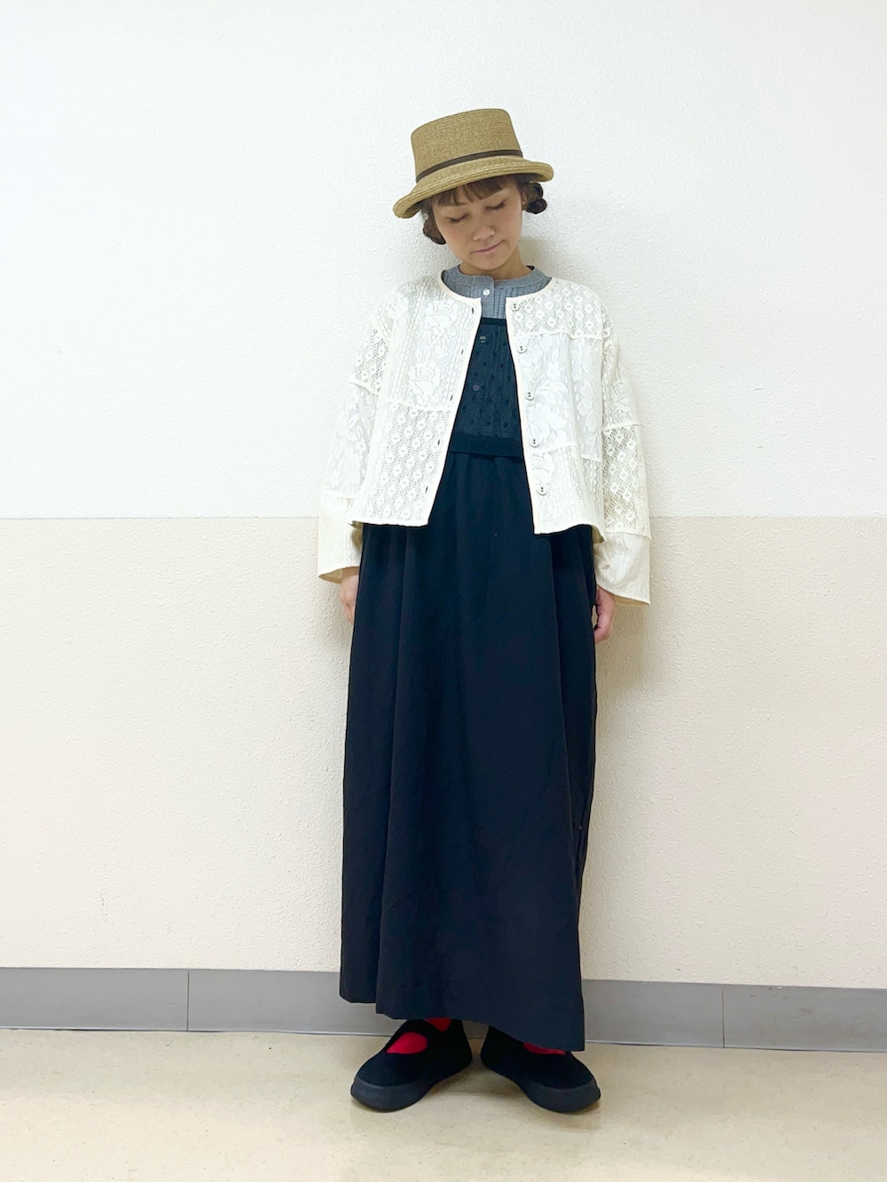 「やっぱり帽子が好き、麦わら帽子、帽子かぶろう会、スカート、ワンピーススタイル、レースジャケット、モノトーンコーデ、サマンサ モスモス(Samansa Mos2)、イオンモール浜松志都呂、夏服コーデ、レディースファッション、ワンピースコーデ、カジュアルガーリー、150cm台コーデ」｜「Samansa Mos2の【吸水速乾】ブレードハット（ハット、ベージュ系）」を使った、も  な  こさん（レディース・152cm）の春コーディネートの2枚目の写真