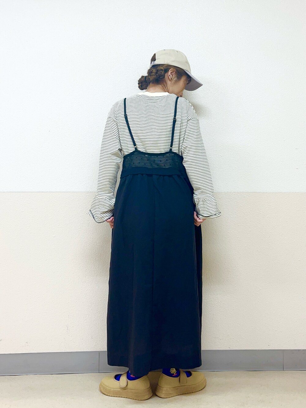 「サマンサ モスモス(Samansa Mos2)、イオンモール浜松志都呂、やっぱり帽子が好き、ゆべし×SamansaMos2、ゆべしコラボ、キャップ女子、ワンピーススタイル、ワンピース×スニーカー、カジュアルガーリー、低身長コーデ、低身長女子、フリル袖」｜「Samansa Mos2の【消臭効果】お花刺繍キャップ（ハット、ベージュ系）」を使った、も  な  こさん（レディース・152cm）の春コーディネートの3枚目の写真
