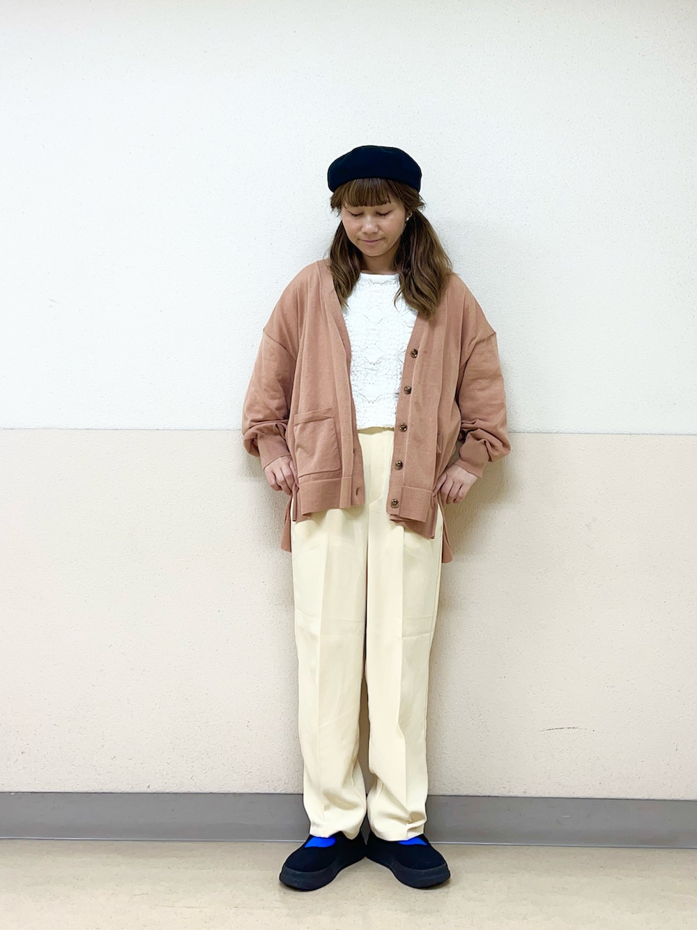 「カジュアルスタイル、夏服、ママファッション、帽子かぶろう会、ベレー帽推奨委員会、サマンサモスモスブルー、イオンモール浜松志都呂、レーストップス、シンプルコーデ、低身長コーデ、低身長女子」｜「Samansa Mos2の【消臭効果】リネン混ベレー帽（ハット、ブラック系）」を使った、も  な  こさん（レディース・152cm）の夏コーディネートの2枚目の写真