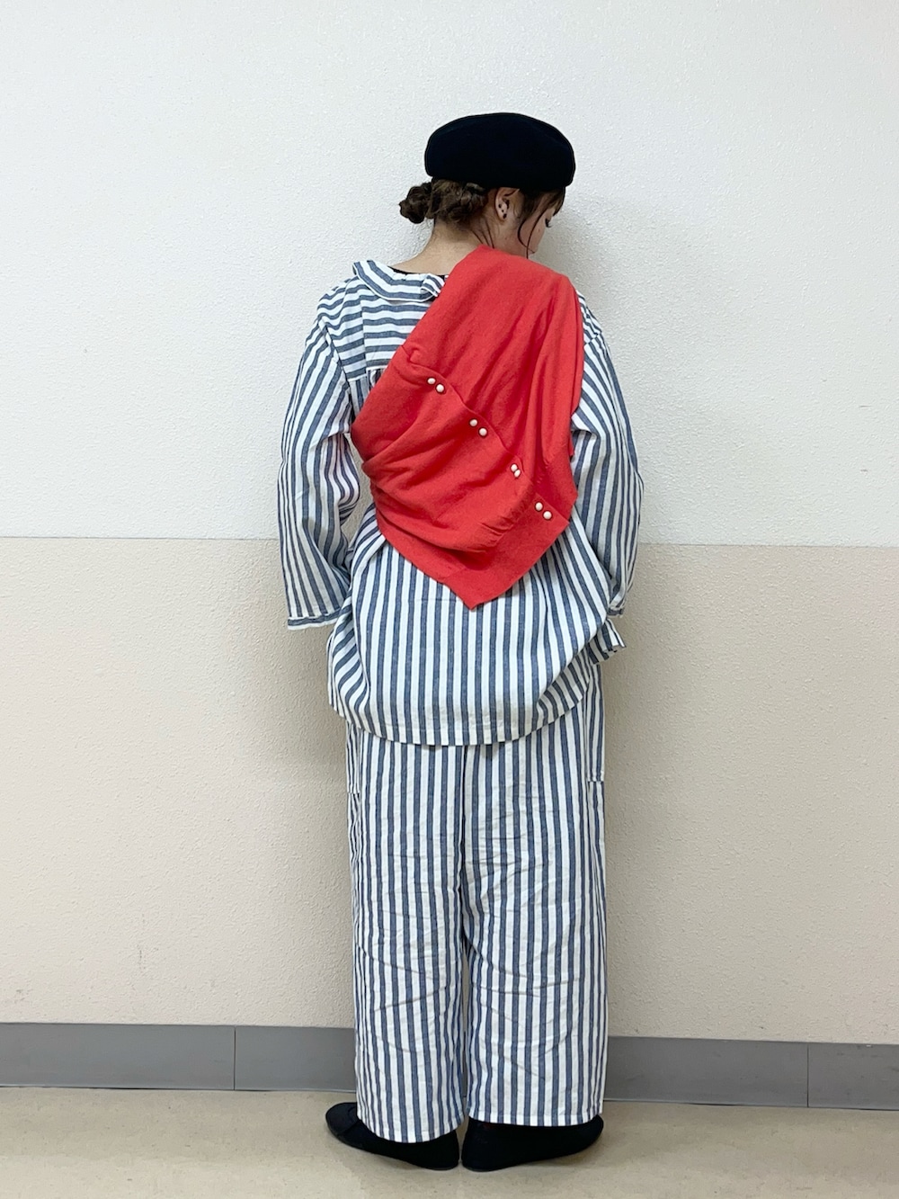 「しましま、ベレー帽推奨委員会、帽子かぶろう会、サマンサ モスモス(Samansa Mos2)、SM2、イオンモール浜松志都呂、ストライプ、セットアップスタイル、春コーデ、パンツコーデ、オトナ女子、ゆるコーデ、ラクチンコーデ、春服、ブルー」｜「Samansa Mos2の【消臭効果】リネン混ベレー帽（ハット、ブラック系）」を使った、も  な  こさん（レディース・152cm）の春コーディネートの3枚目の写真