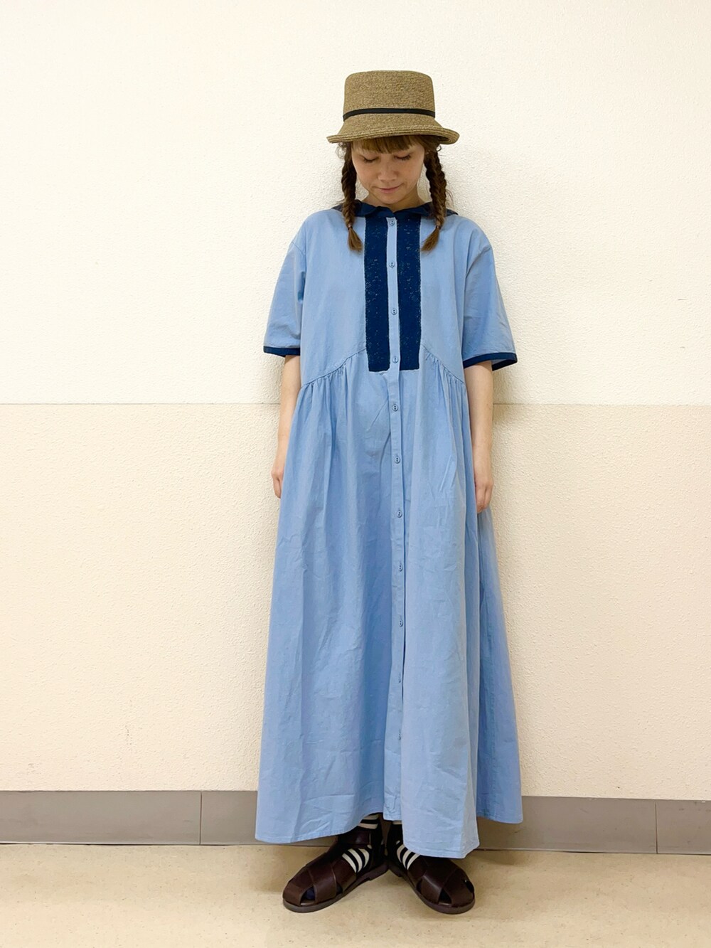 「やっぱり帽子が好き、麦わら帽子、帽子かぶろう会、セーラーカラーワンピース、ブルー、ワンピースコーデ、サンダルに靴下、イオンモール浜松志都呂、サマンサ モスモス(Samansa Mos2)、低身長コーデ、低身長女子」｜「Samansa Mos2の【吸水速乾】ブレードハット（ハット、ブラウン系）」を使った、も  な  こさん（レディース・152cm）の春コーディネートの2枚目の写真
