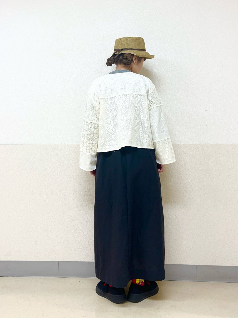 「やっぱり帽子が好き、麦わら帽子、帽子かぶろう会、スカート、ワンピーススタイル、レースジャケット、モノトーンコーデ、サマンサ モスモス(Samansa Mos2)、イオンモール浜松志都呂、夏服コーデ、レディースファッション、ワンピースコーデ、カジュアルガーリー、150cm台コーデ」｜「Samansa Mos2の【吸水速乾】ブレードハット（ハット、ベージュ系）」を使った、も  な  こさん（レディース・152cm）の春コーディネートの3枚目の写真