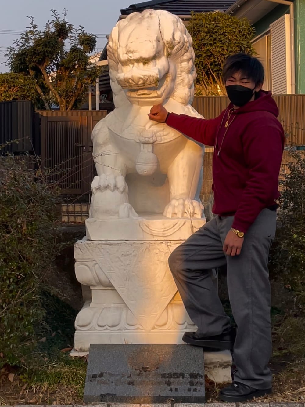 「PRO CLUB のPRO CLUB １３オンスプルパーカー（パーカー、レッド系）」を使った、piru1さん（メンズ・175cm）の春コーディネートの2枚目の写真