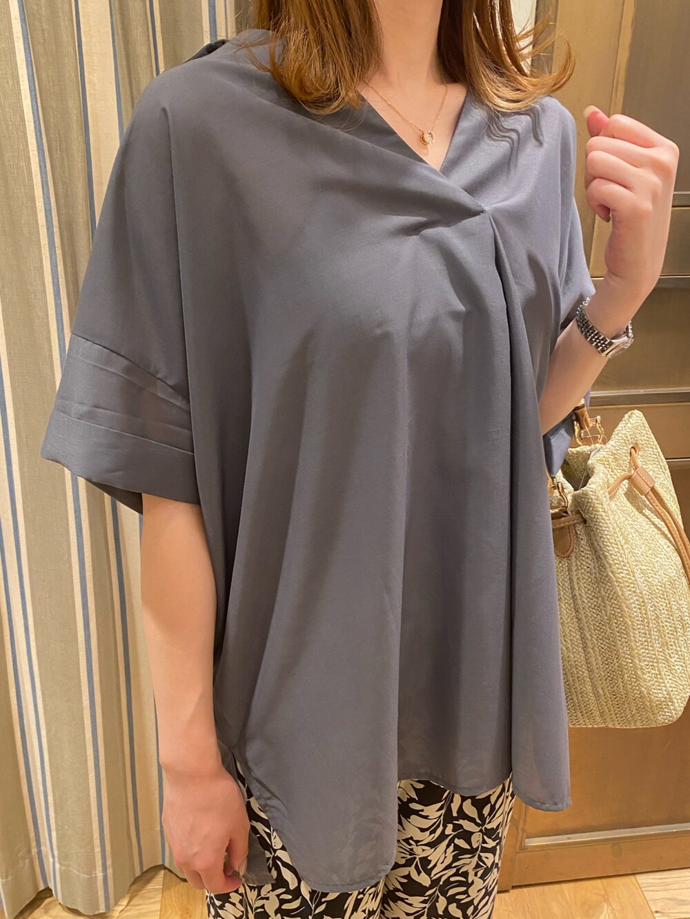 「夏コーデ、大人カジュアル、カジュアル、おしゃれさんと繋がりたい、夏、ブラック、サンダルコーデ、高身長コーデ、いいね、save、フォローお願いします🤑、シャツスタイル、ゆるコーデ」｜「Lugnoncureのポリ麻スキッパーシャツ（シャツ/ブラウス、グレー系）」を使った、YUNAさん（レディース・165cm）の春コーディネートの3枚目の写真