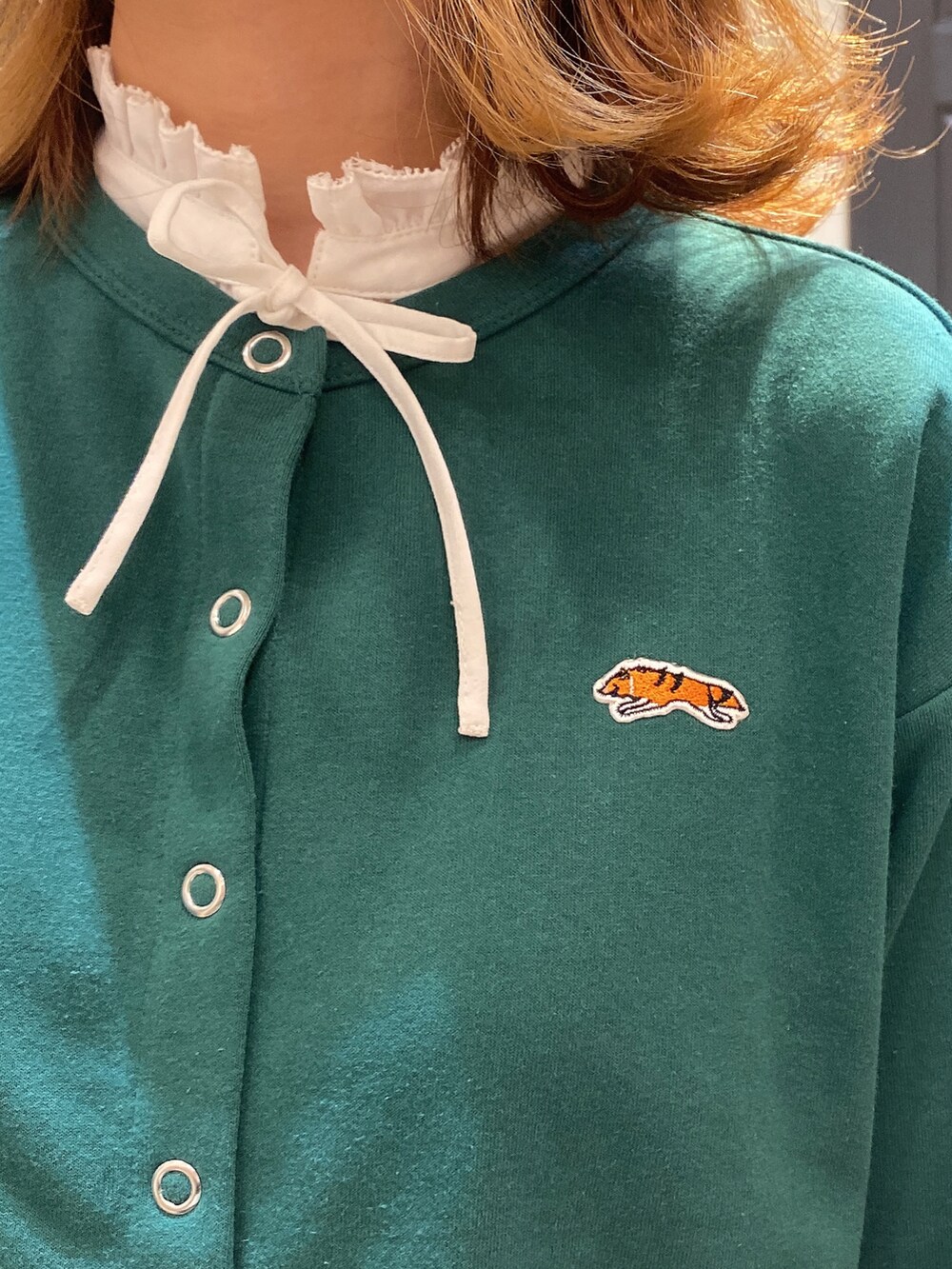 「休日スタイル、秋服コーデ、カーディガン、グリーン、チェック、チェックスカート、大人カジュアル、グリーンコーデ」｜「Melan Cleugeのアイテム（カーディガン/ボレロ、グリーン系）」を使った、YUNAさん（レディース・165cm）の秋コーディネートの4枚目の写真