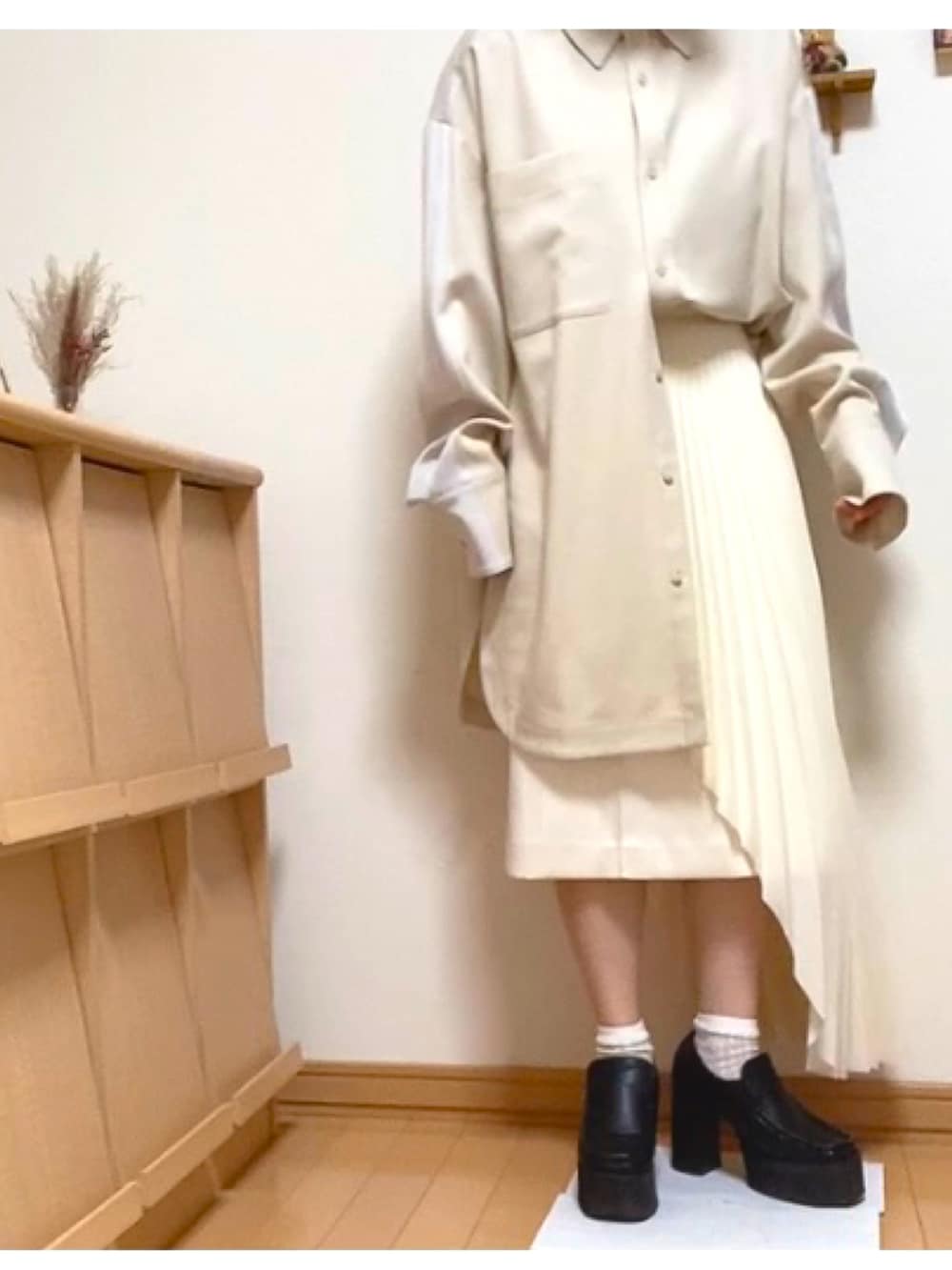 「ブラウン、プリーツスカート、低身長、ショートヘア、ルシェルブルー、冬アウター、152cm、未来のWEARISTAプロジェクト、冬コーデ」｜「GRLの厚底ボリュームローファー（ローファー、ブラック系）」を使った、sena🧸さん（レディース・152cm）の秋コーディネートの2枚目の写真