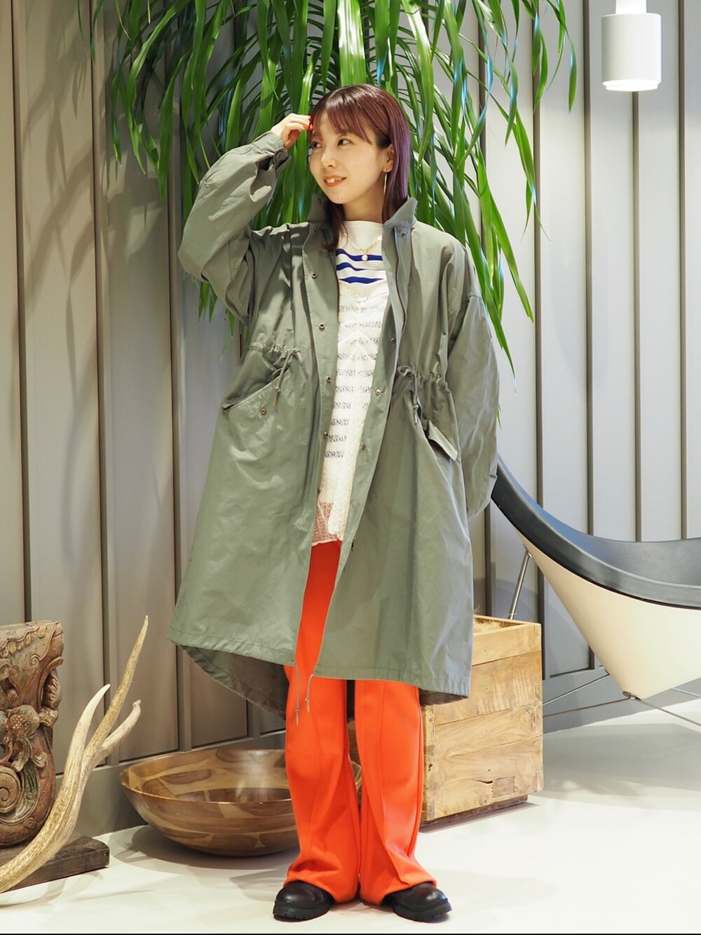「モッズコート、グリーン、カラーパンツ、BEAMS、レイヤードスタイル、きれいめカジュアル、おしゃれさんと繋がりたい、ボリューム袖、B:MING by BEAMS、私の推しブランド」｜「BEAMS BOYのBEAMS BOY / ナバルボーダー ビッグ ボートネック カットソー（Tシャツ/カットソー、ブルー系）」を使った、k a m e 𓅮さん（レディース・158cm）の冬コーディネートの3枚目の写真