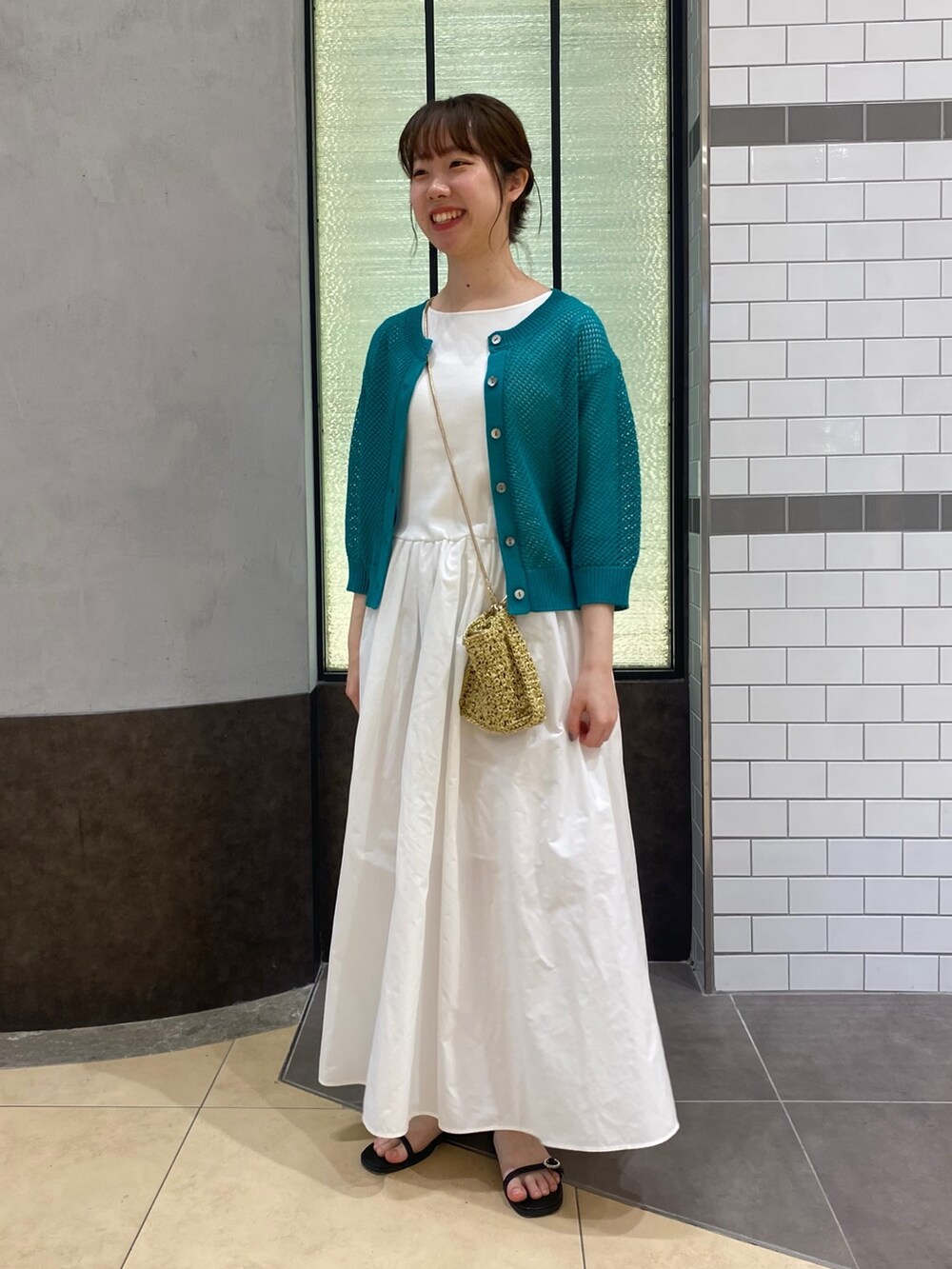 「きれいめカジュアル、春夏コーデ、ワンピース、休日スタイル、デートコーデ、シンプルコーデ、お出かけコーデ、オトナ女子、ワンピーススタイル、カラーコーデ」｜「NOLLEY’Sの2WAYドッキングワンピース（ワンピース、ホワイト系）」を使った、nol hikariさん（レディース・156cm）の春コーディネートの5枚目の写真