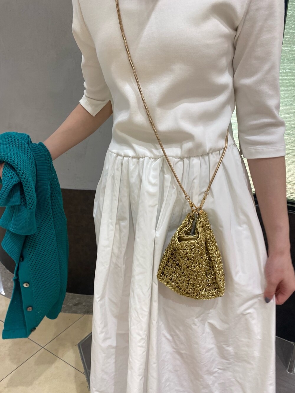 「きれいめカジュアル、春夏コーデ、ワンピース、休日スタイル、デートコーデ、シンプルコーデ、お出かけコーデ、オトナ女子、ワンピーススタイル、カラーコーデ」｜「NOLLEY’Sの2WAYドッキングワンピース（ワンピース、ホワイト系）」を使った、nol hikariさん（レディース・156cm）の春コーディネートの8枚目の写真